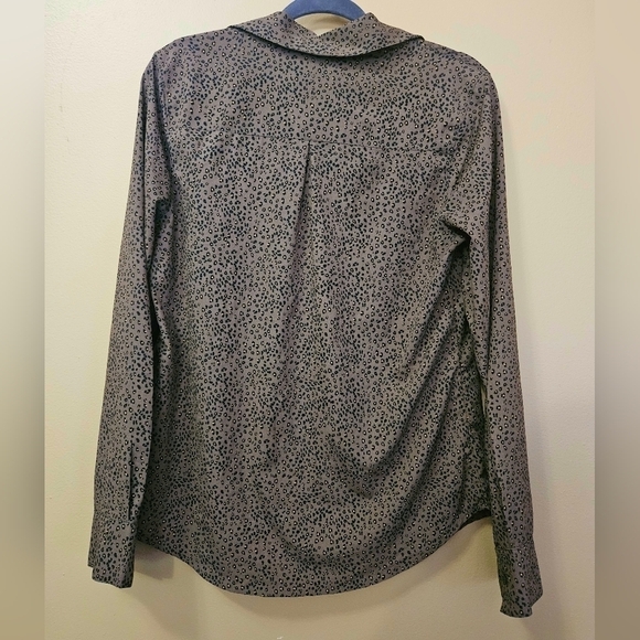 Merona Women's Size M Leopold Print Blouse 1/2 Way Button - Picture 2 of 4